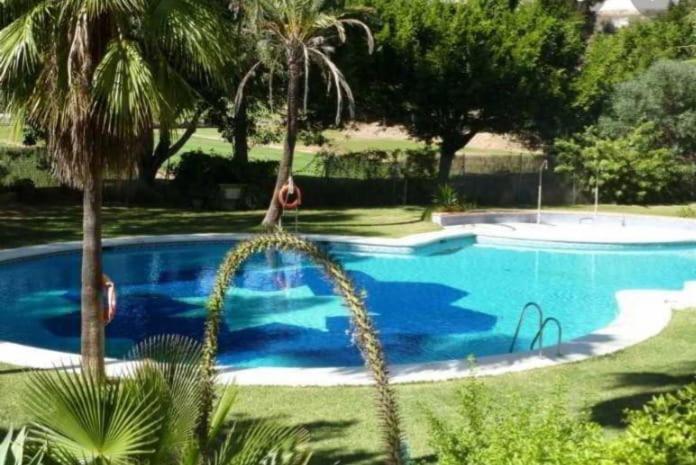 Calido Apartamento Con Gran Terraza Y Vistas A 600 Metros Del Mar Беналмадена Екстериор снимка